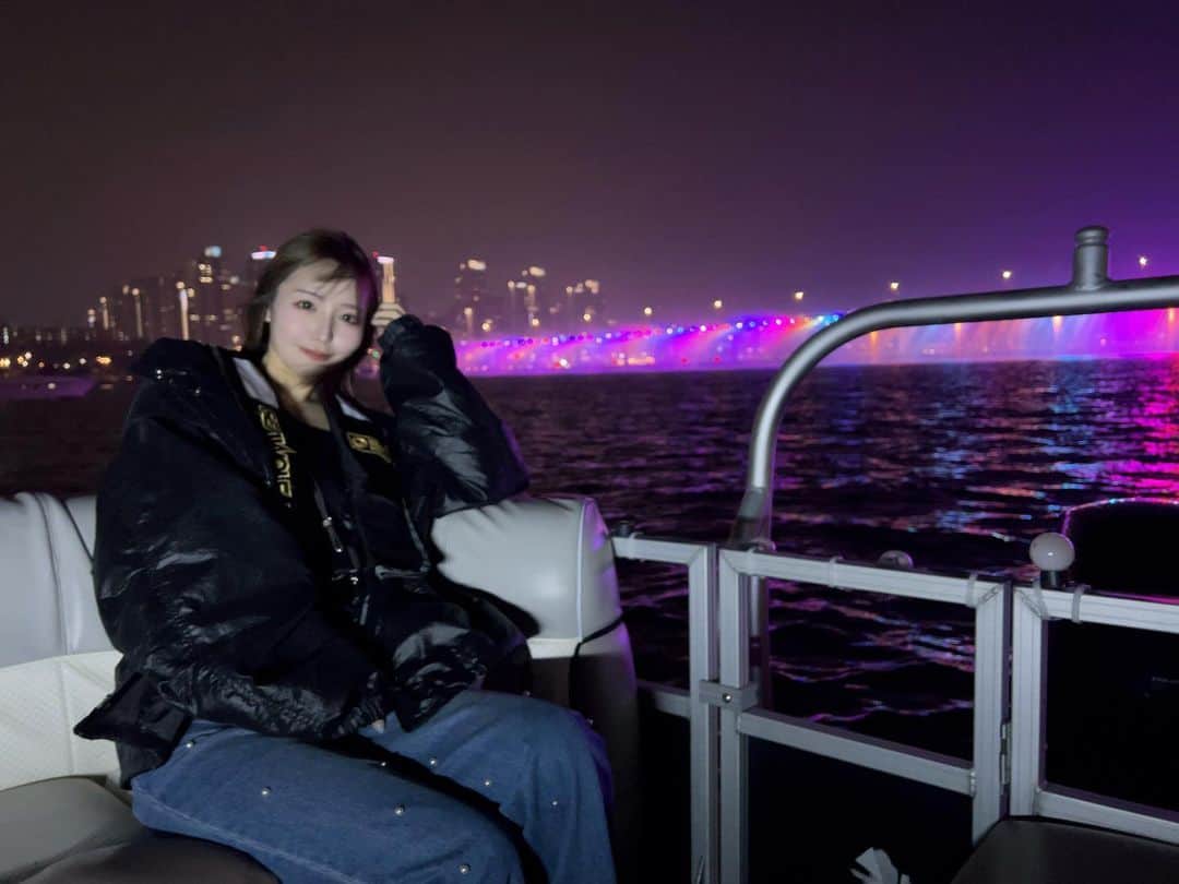 百永さりなさんのインスタグラム写真 - (百永さりなInstagram)「. 今回は滞在期間少なめの 2泊3日で韓国に行ってました🇰🇷✨️ . 船に乗って、噴水ショーを 近くで見れて最高でした🖐🏻🫧 . #韓国 #漢江夜景 #한국」9月30日 12時37分 - momo_sari12