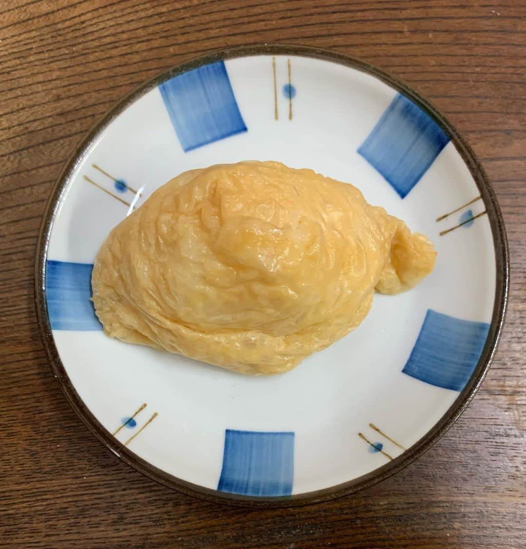 白鳥雪之丞さんのインスタグラム写真 - (白鳥雪之丞Instagram)「福岡3日目ランチ😊🍤🟤  #うどん #えび天 #丸天 #いなり #みやけうどん  #福岡」9月30日 12時38分 - yukinojoeshiratori