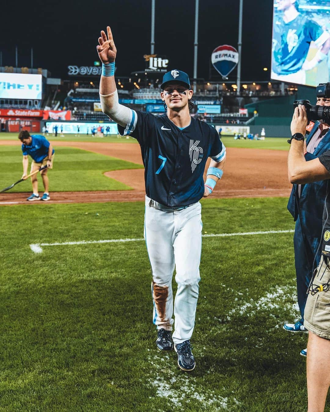 カンザスシティ・ロイヤルズさんのインスタグラム写真 - (カンザスシティ・ロイヤルズInstagram)「Historic hits at The K tonight! #HEYHEYHEYHEY」9月30日 12時50分 - kcroyals