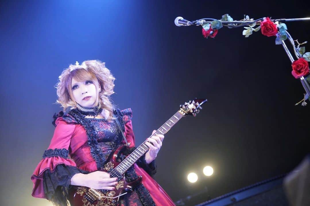 HIZAKIのインスタグラム：「Japanese Visual Metal Tour Zepp Osaka Bayside #HIZAKI」