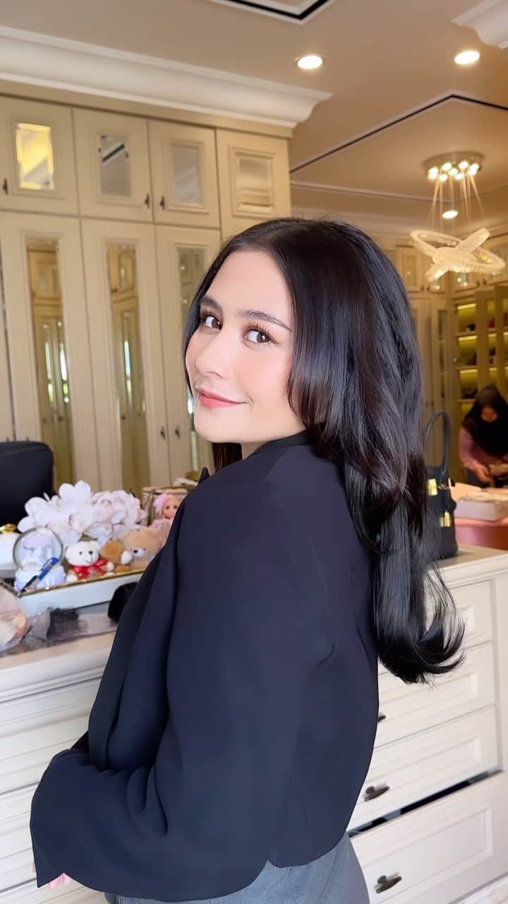 Prilly Latuconsinaのインスタグラム：「A Day In My Life edisi sat set sat set! 😅 3 acara sekaligus dengan jam yang berdekatan tapi semua berjalan dengan lancar 🫰🏻❤️ #adayinmylife」
