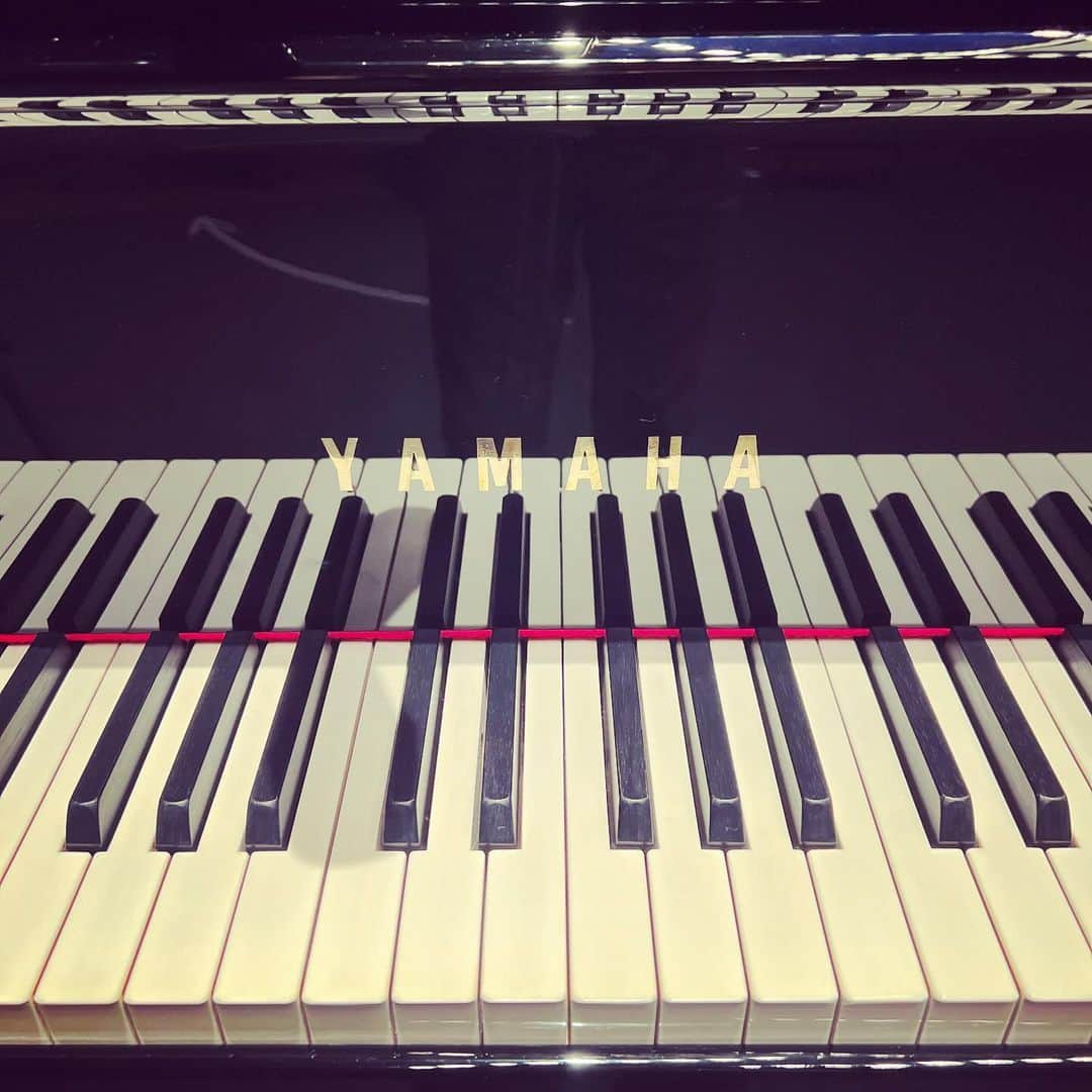 上杉洋史のインスタグラム：「4430500 CFIII #piano #yamaha #venue #todayspiano #instapiano #pianophotography #concert #iwasakihiromi #hiromiiwasaki #iwasakiyoshimi #yoshimiiwasaki」