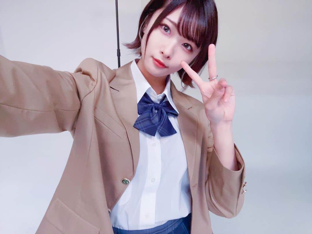 松田彩希のインスタグラム：「. 今日も #担任スパイ 稽古！ JKです、女子高生です(しつこい)  招木もまたあるみたいで みんなの名前大喜利(大喜利)楽しみにしてます！  #女子高生 #jk #ショートヘア」