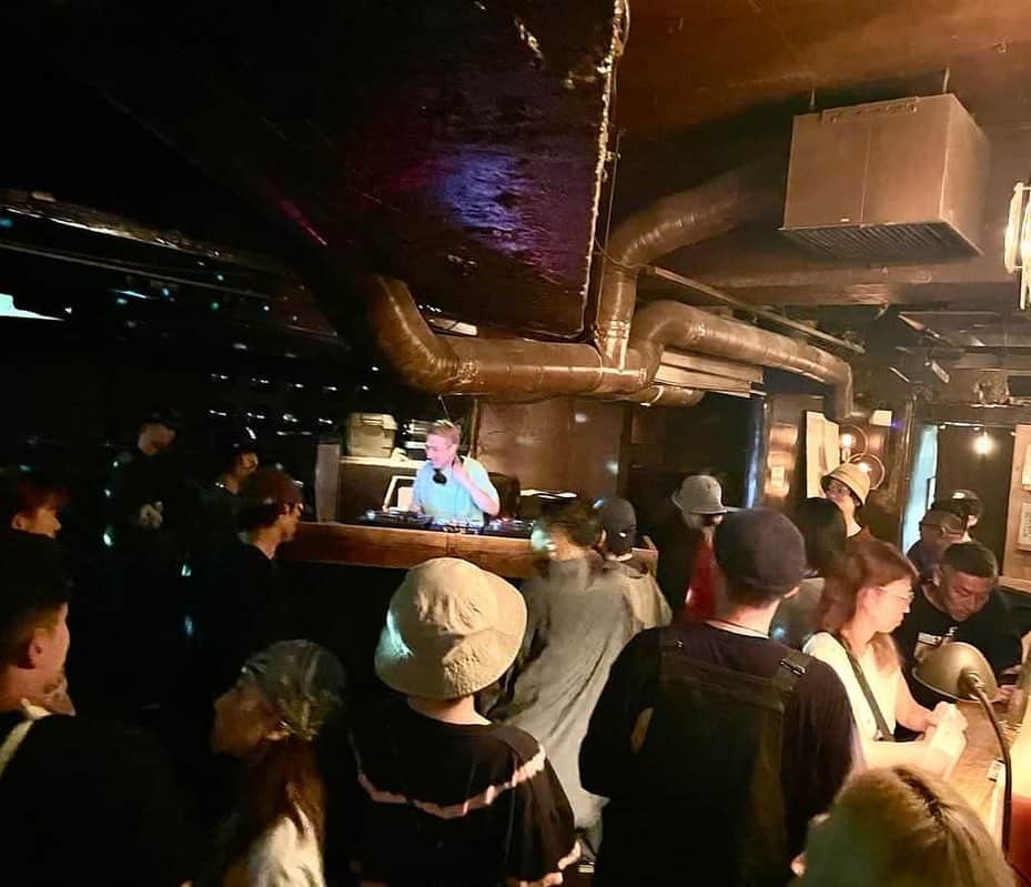 DJ SANCONのインスタグラム：「昨夜 渋谷 @theroom_shibuya  GLOBAL RHYTHMS 15周年 皆さんおおきに🙌 最高な仲間に感謝🙏  thank you last night tokyo shibuya  night club @theroom_shibuya  #tokyonight #tokyonightlife #tokyosibuya  #tokyotonightclub #sibuyatheroom #djsancon  #nightlife #tokyointernationalparty #internationalparty」