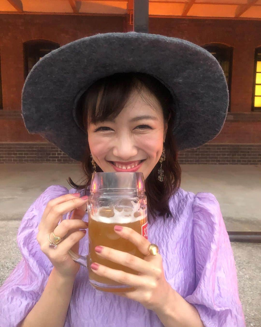 高城れにさんのインスタグラム写真 - (高城れにInstagram)「乾杯🍻またしようね☺️🩵💜 最後のページまでみてね🤭  ワンピース: @troisiemechaco  イヤリング: @mex_handmade  リング(右薬指ピンク): @avatejp  リング(右薬指): @viola_bijou  リング(左): @hiromi_._a   #横浜 #オクトーバーフェスト  #ビールの祭典」9月30日 13時10分 - takagireni_official