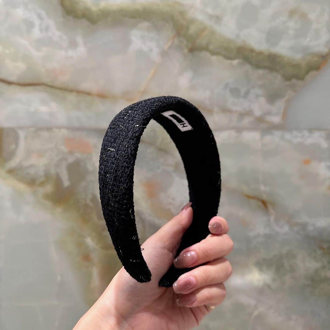 のインスタグラム：「＜H BEAUTY&YOUTH＞ LAME JAQUARD HEAD BAND ¥4,400 Color: BLACK Size: FREE  #H_beautyandyouth #エイチビューティアンドユース @h_beautyandyouth  #BEAUTYANDYOUTH #ビューティアンドユース #Unitedarrows #ユナイテッドアローズ」