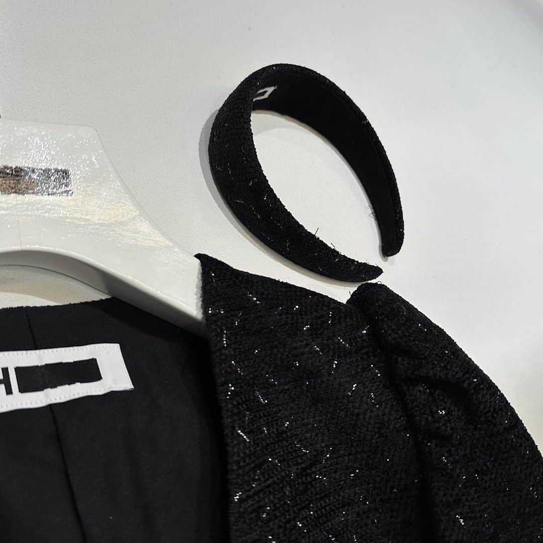 H BEAUTY&YOUTHさんのインスタグラム写真 - (H BEAUTY&YOUTHInstagram)「＜H BEAUTY&YOUTH＞ LAME JAQUARD HEAD BAND ¥4,400 Color: BLACK Size: FREE  #H_beautyandyouth #エイチビューティアンドユース @h_beautyandyouth  #BEAUTYANDYOUTH #ビューティアンドユース #Unitedarrows #ユナイテッドアローズ」9月30日 13時12分 - h_beautyandyouth