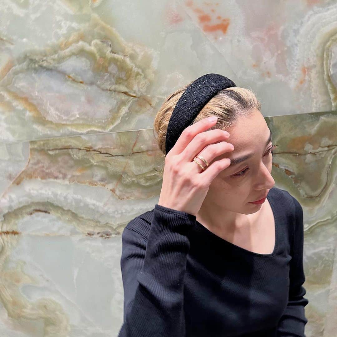 H BEAUTY&YOUTHさんのインスタグラム写真 - (H BEAUTY&YOUTHInstagram)「＜H BEAUTY&YOUTH＞ LAME JAQUARD HEAD BAND ¥4,400 Color: BLACK Size: FREE  #H_beautyandyouth #エイチビューティアンドユース @h_beautyandyouth  #BEAUTYANDYOUTH #ビューティアンドユース #Unitedarrows #ユナイテッドアローズ」9月30日 13時12分 - h_beautyandyouth