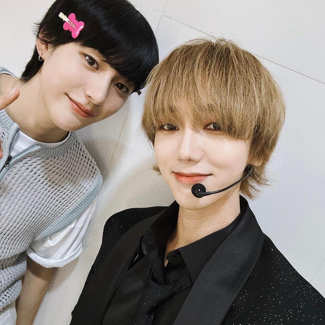イェソンのインスタグラム：「With #riize the new youngest cutie Anton ✌🏻」