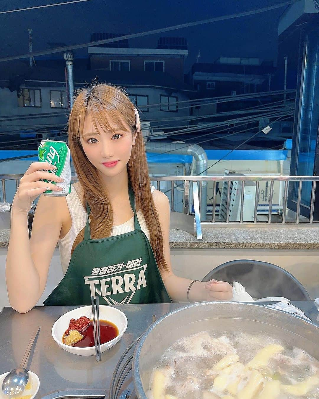 Reiのインスタグラム：「마시소요🐓🤍   . . .  #タッカンマリ」