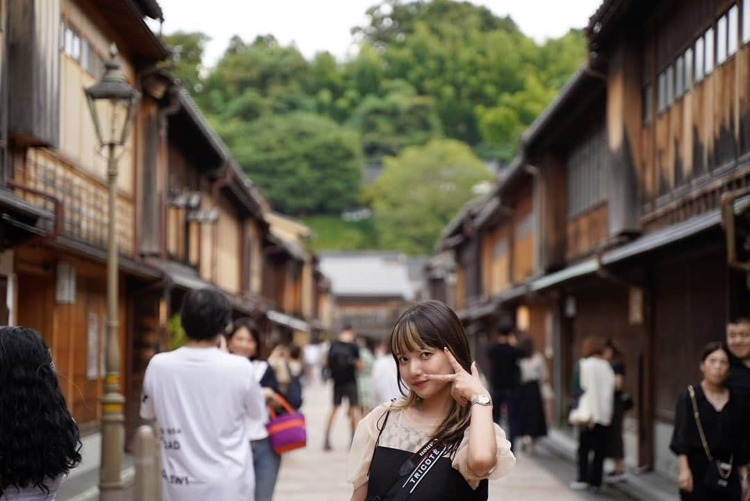 樺澤まどかさんのインスタグラム写真 - (樺澤まどかInstagram)「🍃  ひがし茶屋街  ここ楽しすぎて色んなとこ歩いて飲んで 食べて飲んで歩いて飲んでしてました🍻  最後の動画ははしゃぎ切れてない私🤦‍♀️ 照れんな🤦‍♀️  #樺澤まどか  #金沢旅行#金沢#石川県#ひがし茶屋街#旅行#ひゃくまんさん#秋#秋コーデ#autumnfashion#飲み旅行#グルメ旅」9月30日 13時22分 - kabasawa_madoka