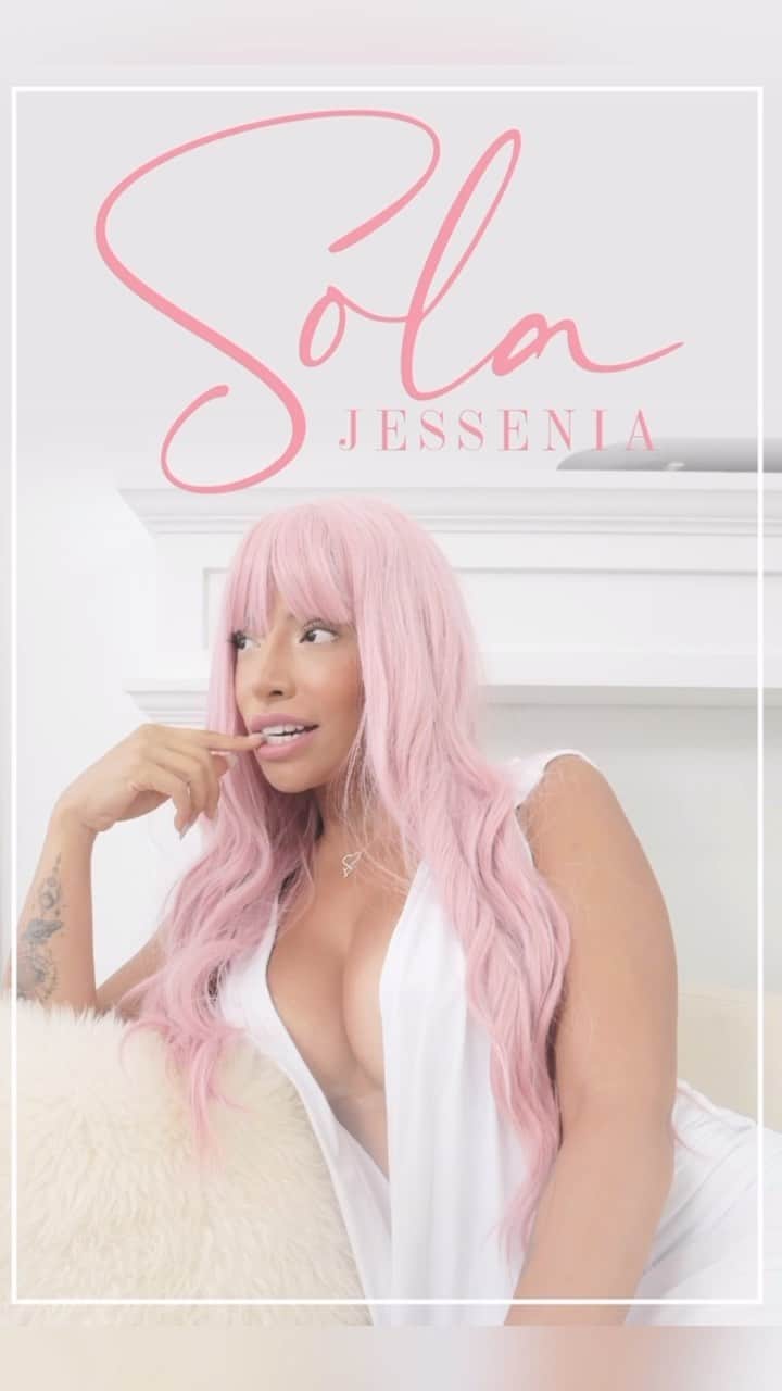 ジェセニア・バイスのインスタグラム：「READ the story behind the song 👇🏽👇🏽👇🏽 & PREEEE SAAAVE 🙏🏽✨ L l N K.  lN. Bl 0.  I remember when I got the call late Dec 2021, @criscasmusic said “Jess! I have the perfect song for! When I heard the lyrics i immediately thought “THIS IS “LA JESS”!” His energy radiated through the phone and I was so eager to take a listen. I drove to the studio and when I heard it my heart was filled with joy. I thought , “ WOW! THIS IS ME!” It was me in all my essence. We recorded it early in 2022 and as life happens, one can get lost into things that seem to be more important than your own self. Sometime we prioritize others before ourselves.  I had my hands full w alot of things I was helping others with … and I have no regrets.    If you been following me for a while , then you know that I been saying this for a long time; healing is not a one stop shop. Growing doesn’t happen one time only. Hard lessons can be learned , but it doesn’t just end there … the biggest challenge is putting what you learned to practice.   SOLA found me at a time in life where I found peace , love & joy. Things have been a lil rocky , unstable & uncertain but the past few weeks has been life changing.  I suddenly feel calm, grounded & myself again .   @criscasmusic @theblkambition @axelbeatz_ & everyone else involved in this track.  Thank you for being so patient with me. For tugging me back into the studio. For completing this track with me as of a few months bc @directorxavi got me excited about doing a music video for it lol. Thank you to the QUEEN Ayanna who won a Grammy workin on H.E.R. Albumn!  Thank you all for giving me one of the best gifts a person could even ask for; genuine love. You all see the greatness in me that I at times forget.  SOLA drops in October 💜🙏🫶🏽🫂🪬 @crowneraconcepts   Writer Information: Stephanie Andrea Ramos Cristian Camilo Castro Mirella Ignacia Cesa Dalmau Axel Martinez ilanoun  Song Producers: Lead Producer: Cristian Camilo Castro ‘CrisCas’ Co-Producer: Axel Martinez ‘Axel Beatz’ Co-Producer: Niko Reign  Mix Master: Ayanna Depas  #sola #solo #selflove #spiritualawakening #healingenergy #goodvibrations #latina #virgo  #alonebutnotlonely」