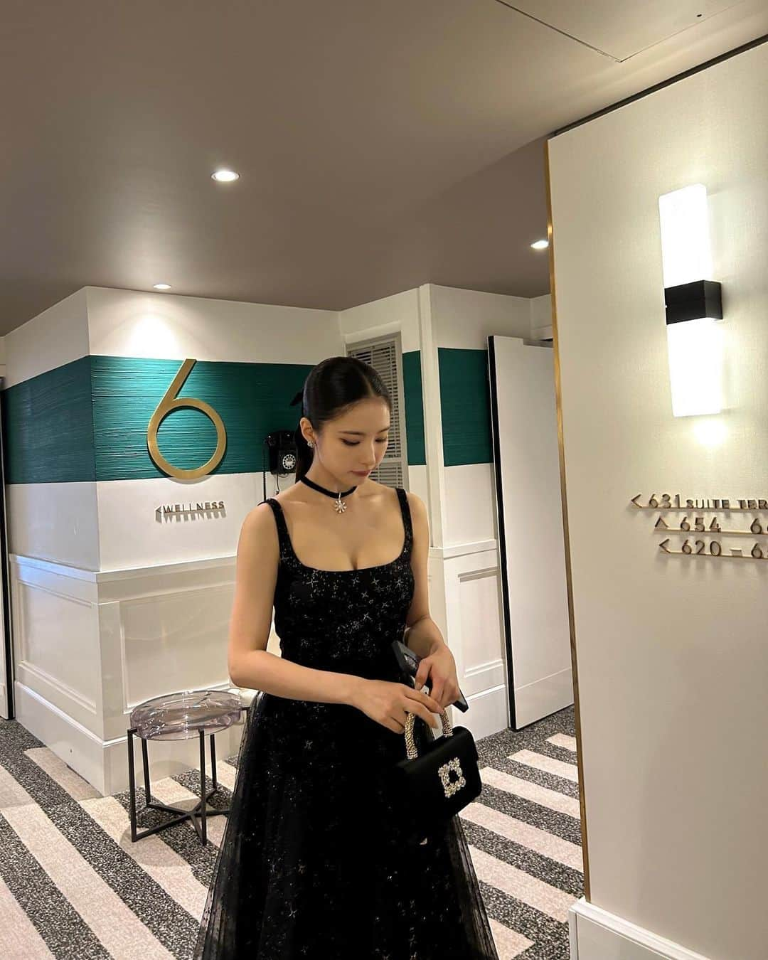 シン・セギョンさんのインスタグラム写真 - (シン・セギョンInstagram)「파리에서 @rogervivier ✨👠👛🍸」9月30日 19時23分 - sjkuksee