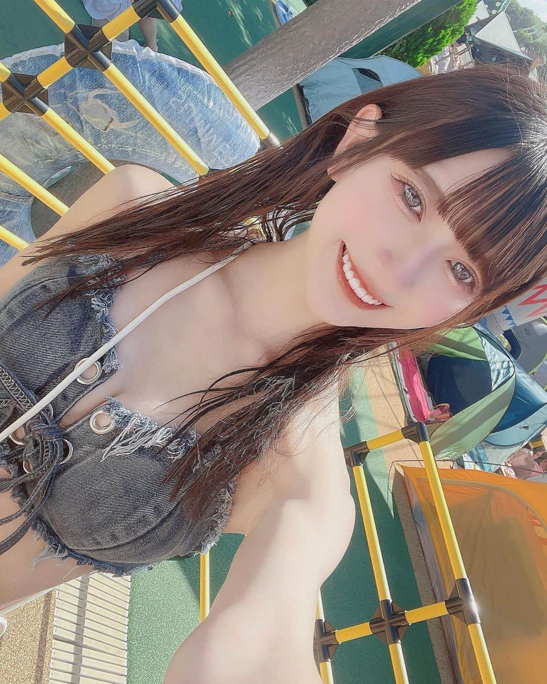 山田麻莉奈さんのインスタグラム写真 - (山田麻莉奈Instagram)「. 着いてわりとすぐプール入ったし スライダーとかで思いっきり顔面に水浴びたけど 縮毛矯正してたおかげで 一日中ずーっと髪の毛だけはさらさらだった♡笑  @aid_hair  @akiyamasensei_aid   ありがとうございます🥺✨️  #東京サマーランド #サマラン #プール #水着 #デニム水着 #デニムビキニ  #swimwear」9月30日 19時20分 - marina.yamada_324