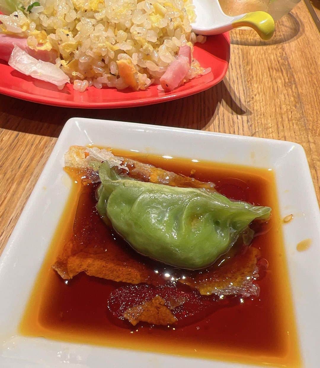 辻りんさんのインスタグラム写真 - (辻りんInstagram)「新宿ルミネストでご飯 食べたんだけど 緑の餃子🥟🟩!?  初めて食べた🫶  ひとりご飯もいいね〜(* ᴗ͈ˬᴗ͈)”💓  #ルミネスト #新宿 #東口 #ごはん」9月30日 19時21分 - tsujilean