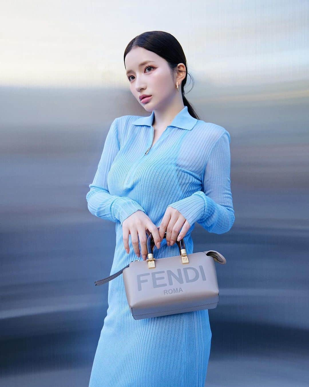 南りほさんのインスタグラム写真 - (南りほInstagram)「FendiByTheWay 💙  バッグも衣装もとても可愛かった！上品なミニバッグは、カラーも形もすべてが完璧🤎  #fendi #FendiByTheWay」9月30日 19時22分 - minami.riho