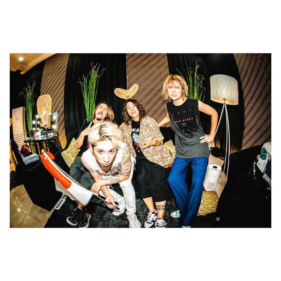 Ryota さんのインスタグラム写真 - (Ryota Instagram)「Jakarta you guys were so loud last night😊It made me so emotional! Thank you!! I'm so excited to play show tonight too!!!  @ruihashimoto 📷」9月30日 13時55分 - ryota_0809