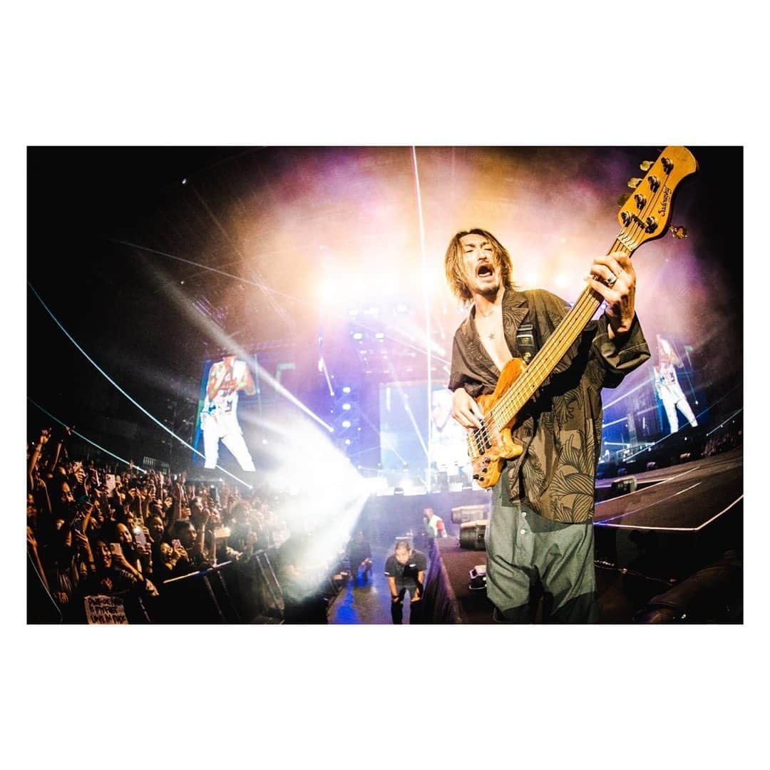 Ryota さんのインスタグラム写真 - (Ryota Instagram)「Jakarta you guys were so loud last night😊It made me so emotional! Thank you!! I'm so excited to play show tonight too!!!  @ruihashimoto 📷」9月30日 13時55分 - ryota_0809