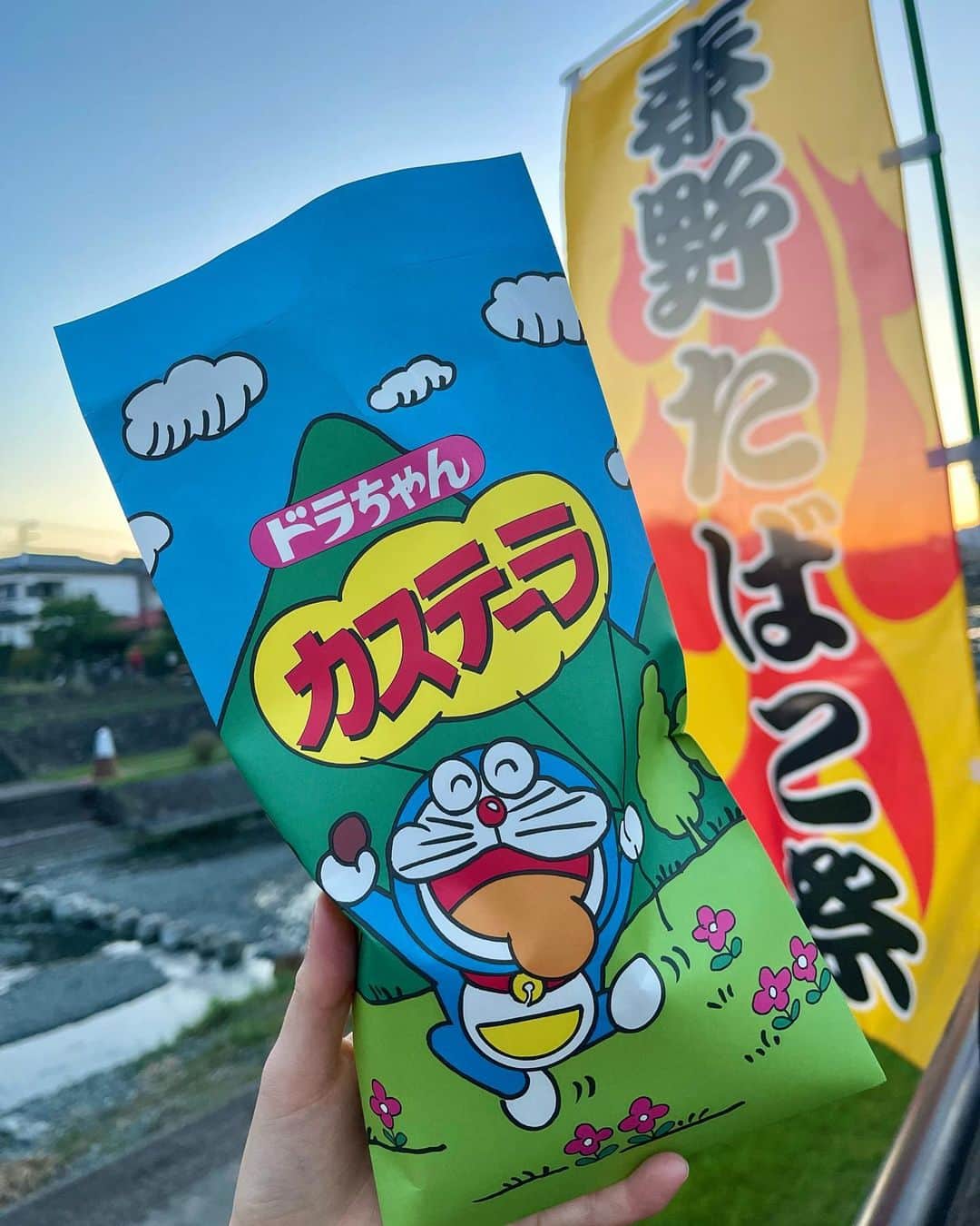 アシュリー千帆さんのインスタグラム写真 - (アシュリー千帆Instagram)「.  初！！  #秦野たばこ祭 🚬⭐️  たくさん食べたし楽しかった🥳 花火も綺麗だったなぁーー！ たくさんの人で賑わってました✨  最後の夏を満喫って感じかなぁ！🌞🌴  やっと涼しくなってきたね💭  また来年もいけますように🍀*゜  ベビーカステラ美味しかった😻  .」9月30日 14時04分 - ashli_ch