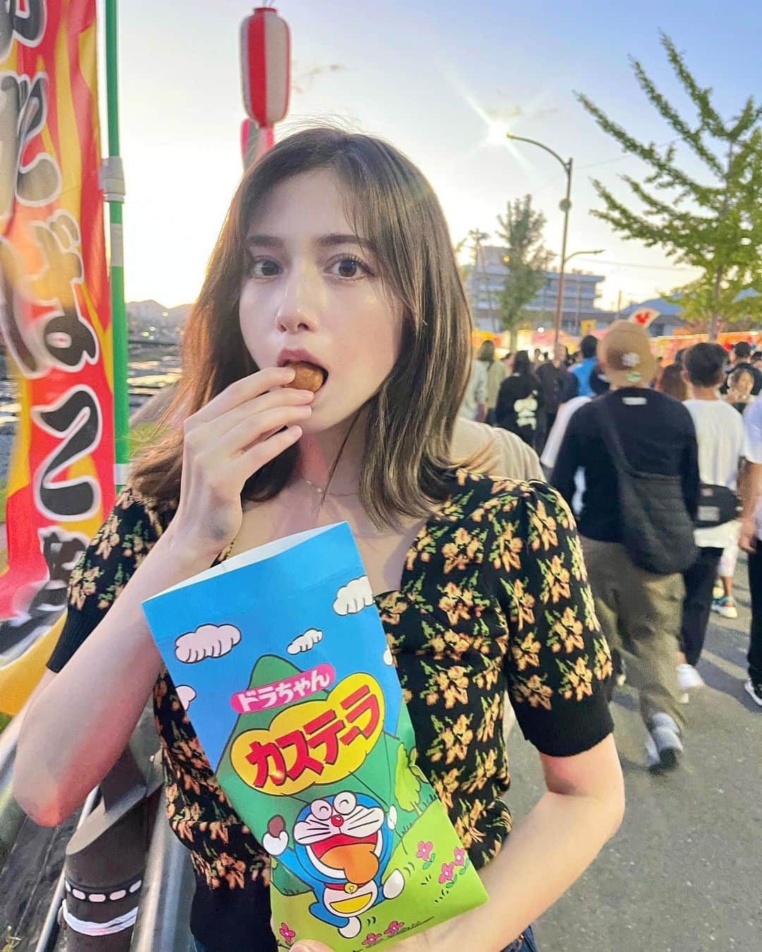 アシュリー千帆さんのインスタグラム写真 - (アシュリー千帆Instagram)「.  初！！  #秦野たばこ祭 🚬⭐️  たくさん食べたし楽しかった🥳 花火も綺麗だったなぁーー！ たくさんの人で賑わってました✨  最後の夏を満喫って感じかなぁ！🌞🌴  やっと涼しくなってきたね💭  また来年もいけますように🍀*゜  ベビーカステラ美味しかった😻  .」9月30日 14時04分 - ashli_ch