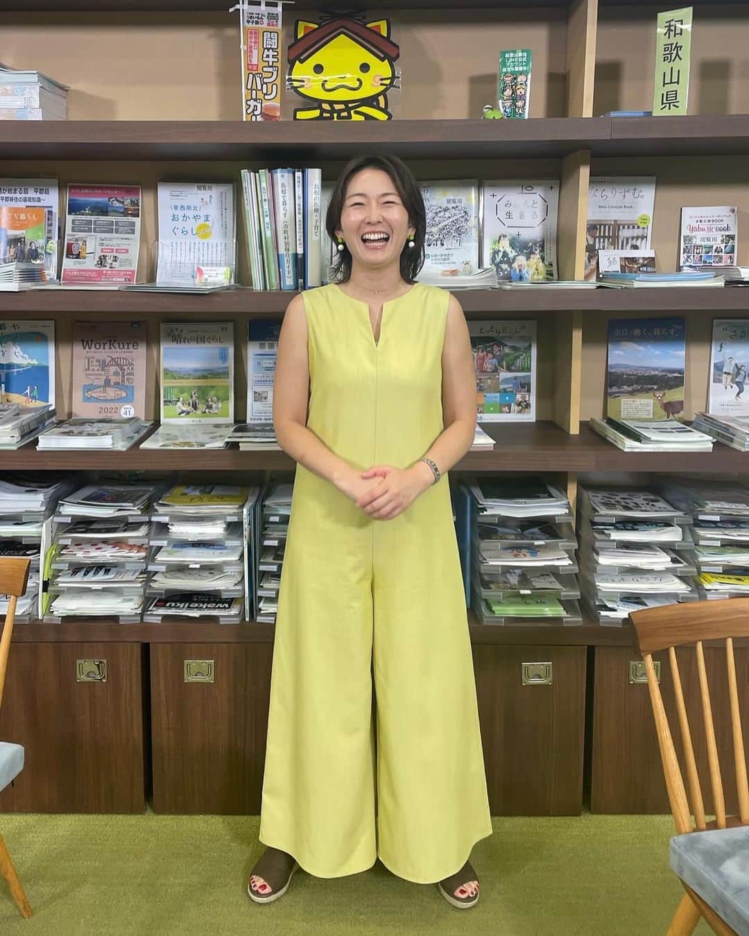 狩野恵里のインスタグラム：「.  気付いたら  放送から2週間ほど経っていました。  外はもうすっかり秋の装い🍂  どっさり汗をかくことは減ってきたけれど  夜の保育園お迎え時はもう真っ暗。  秋の食べ物は美味しいけれど  季節の変わり目 肌は荒れ荒れ。  人生、イイことばかりじゃないけれど  悪いことばかりでも　ない。  きっと全てのことには意味がある、と思い  日々大事に過ごしますっ  パワーーーーー」