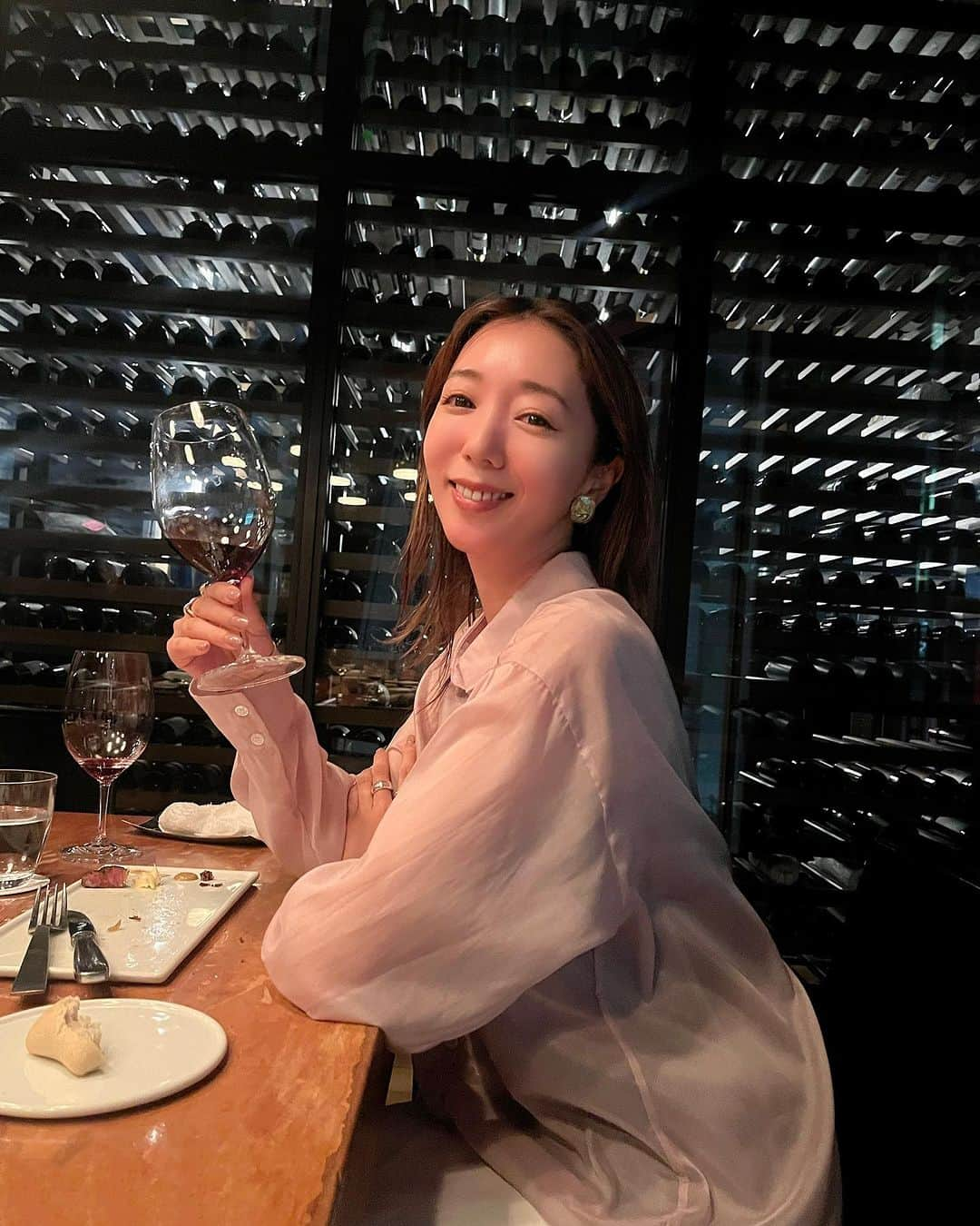 浜崎美保さんのインスタグラム写真 - (浜崎美保Instagram)「楽しい取材にて🐃🍷  #取材 #島根 #幻の牛 #かつべ牛 #かつべの勝部 #肉部 #肉の日 #29の日」9月30日 14時19分 - mihohamasaki_japan