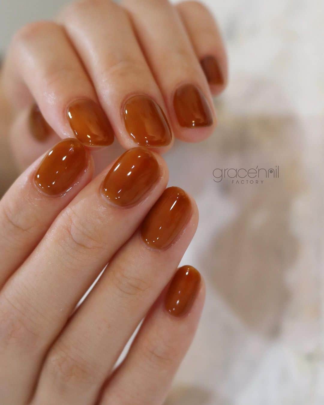 gracenailfactoryのインスタグラム：「Autumn color  @gracenailfactory_kanon   ______________________ 《grace'nail factoryのこだわり》  ✔︎design policy ネイルは一番身近な芸術 お客様の満足、感動、好奇心を満たす、オリジナルアートのクリエイションにつとめております  ✔︎育爪policy お爪本来の力を育つよう 丁寧なケア、爪質改善のためのアプローチを行なっています  ・アセトン不使用（当店オフの場合」 ・フィルイン ・ウォーターケア付き ・お爪周りの角質ケア  お爪の健康を大切にしていきたい方 、爪質改善を求めている方、ジェルネイルの持ちを良くしたい方に 喜ばれています  ✔︎おもてなしpolicy お客様が【ここへ来たら元気になれる】と喜んでいただけるような〝心〟ある空間づくりを大切にしています  ✔︎エシカルへの取り組み 人への影響だけではなく、地球環境に配慮した良質な商材選びにこだわっています  ——  @gracenailfactory   大阪市西区南堀江1-21-9 南堀江ビル2階  ☞堀江公園のすぐそば ☞レンガ色の入り口  定休日/木曜日 平日10:00-18:30（最終受付） 土日祝11:00-18:30（最終受付）  #堀江ネイル　#マグネットネイル大阪 #大阪ネイルサロン #ウォーターケアのあるサロン  #育爪ネイルサロン  #フィルイン大阪 #個性派ネイル大阪 #カジュアルネイル大阪 #南堀江ネイルサロン #堀江ネイル #ニュアンスネイル大阪  #フットネイル大阪 #インクアート大阪  #ミラーネイル #大人カジュアルネイル #ネイリスト採用大阪 #巻き爪ケア大阪 #네일 #泡ネイル #バブルネイル #ネイリスト求人大阪 #秋ネイル #nail」