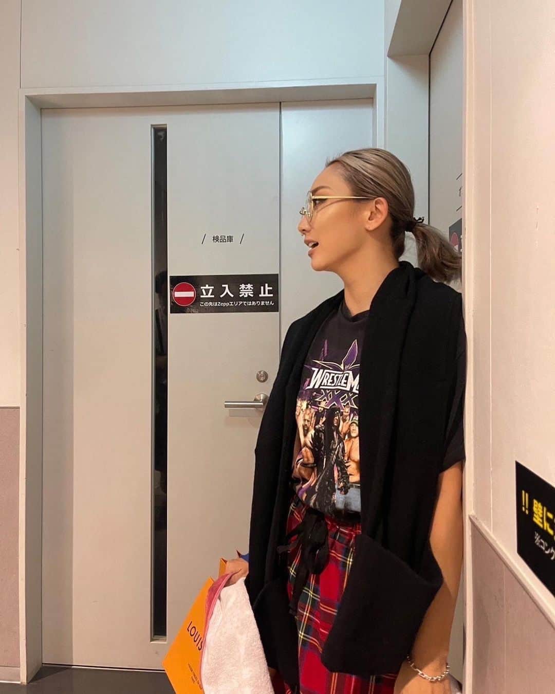 倖田來未さんのインスタグラム写真 - (倖田來未Instagram)「. 昨日、Do As Infinityの24th Anniversaryライブへ！！ いつも、お二人とも「おーーーこうだーー」と、楽屋へ歓迎してくださいます😭なんてええ先輩なんやーー ⁡ 昔から変わらず、音楽へまっすぐなお2人と変わらぬ笑顔！！ ⁡ ライブを見ていて色褪せない楽曲たちで、それを完璧に演奏・歌唱するお二人。 ⁡ みんなを魅了する作品をこれだけ持ってるってほんますごいですよね。。 羨ましすぎますっっ！！！ ⁡ 見逃したって方は、ぜひU-NEXTで見てください！！ マジでかっこよなんで！ ⁡ ばんちゃん and りょーくん！ ほんまおめでとうございました！！！ かっこいい先輩の背中をおっかけまーす！！！ ⁡ #DoAsInfinity #24th #anniversary #kodakumi #倖田來未」9月30日 14時36分 - kodakumi_official