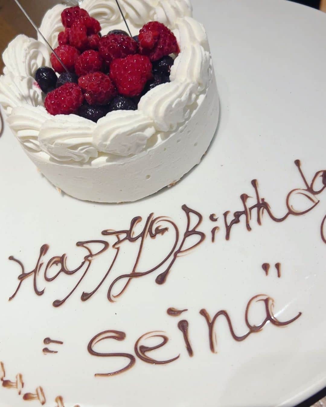 篠見星奈さんのインスタグラム写真 - (篠見星奈Instagram)「. 誕生月だったから色んな方から お祝いしてもらえて幸せでした🤍✨  周りにいるみんな、支えてくれてありがとう☺︎♡  . #birthdaygirl #birthdaycake #篠見星奈」9月30日 14時52分 - shinomi_seina