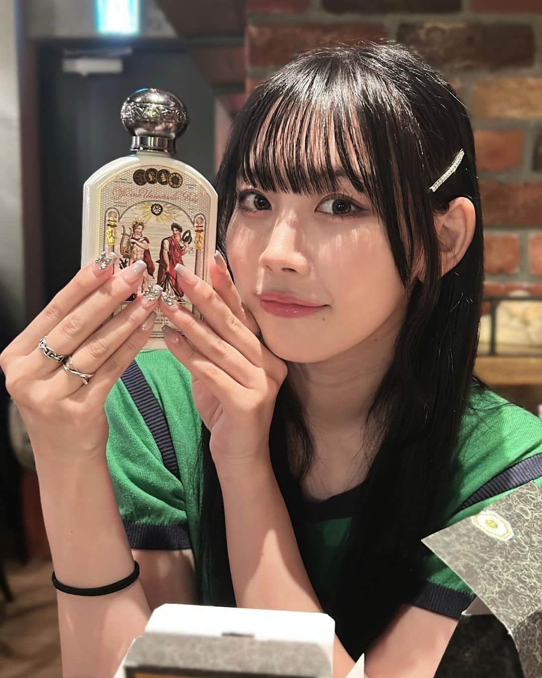 のインスタグラム：「. 誕生月だったから色んな方から お祝いしてもらえて幸せでした🤍✨  周りにいるみんな、支えてくれてありがとう☺︎♡  . #birthdaygirl #birthdaycake #篠見星奈」