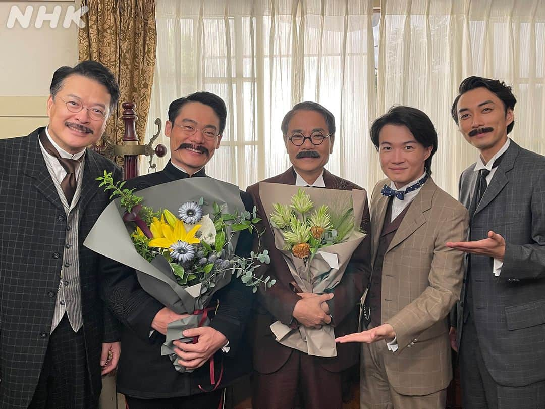 らんまんさんのインスタグラム写真 - (らんまんInstagram)「#らんまん観察日記📸  💐東京で出会ったみなさん  上京した万太郎を支えてくれたみなさん！ 時には対立したり、時にはいっしょに戦ったり…たくさん思い出がありますね。  #朝ドラらんまん #神木隆之介 #浜辺美波 #要潤 #田中哲司 #前原滉 #前原瑞樹 #亀田佳明 #宮﨑あおい #宮野真守 #中川大志 #ムロツヨシ  #いとうせいこう #渋谷謙人 #近藤公園 #奥田瑛二」10月1日 12時02分 - asadora_ak_nhk