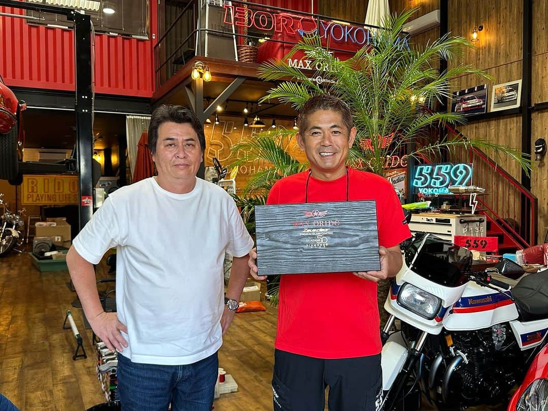 織戸学のインスタグラム：「シラザン50  僕の求めていたコーティング  とにかく 深い艶と 撥水、滑水が素晴らしい  施工も自らできる 施工しやすさも特徴  どんどんテストしてます。  @nihon.coating  #シラザン50ダイヤモンド  #シラザン50ダイヤモンドプラス  #シラザン  #maxorido  @130ryokohama」
