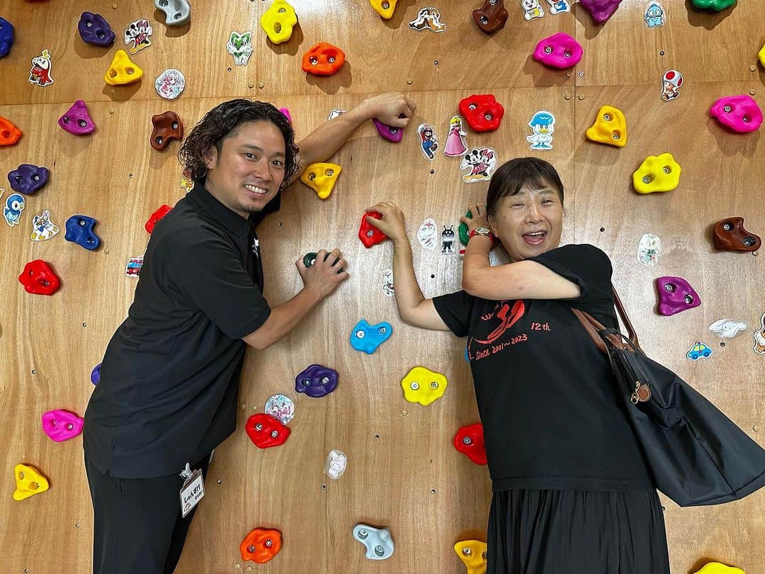 佐野俊輔のインスタグラム：「一ノ瀬芳翠せんせいがお越しくださいました😙😌😊  いつもいつも気にかけてくれて 大好きな先生っ！！  先生が来てくれてホッとしました！！  また遊びに来てくださいっ！！」