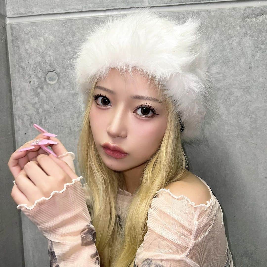 のインスタグラム：「今回のsheinもまじ可愛いからYouTubeの方も是非チェックしてﾈﾝ꒰∪´ɞ̴̶̷ ·̫ ɞ̴̶̷ ꒱♡  クーポンコード：23FWJP66  ①cap　11564964 tops　19383030  ②choker　14511052 tops　15909913  ③tops　13765299 skirt　14962705 barretta　20165397  @shein_japan @sheinofficial  #frontrowlive #sheinfw23 #sheinforall #ad」