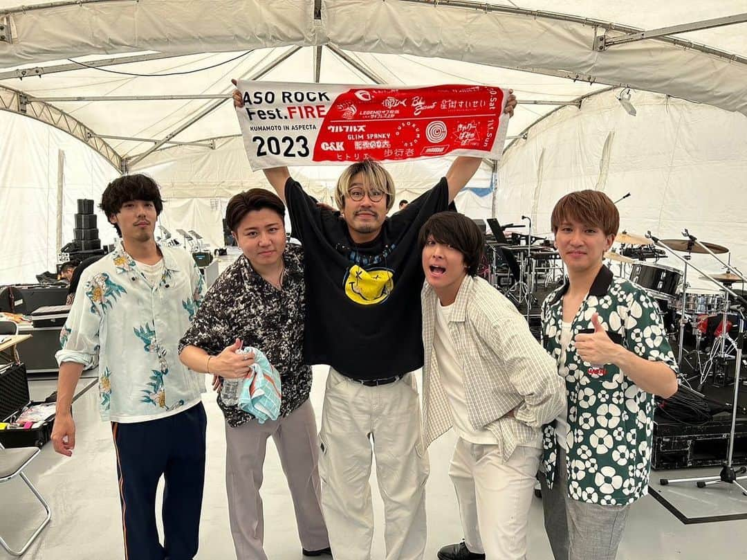 SHE'Sのインスタグラム：「2023.9.30(Sat) 「ASO ROCK FESTIVAL FIRE 2023」 熊本県野外劇場アスペクタ  キュウソネコカミの代打出演。 キュウキョコラボ「Freedom feat.ヨコタシンノスケ」もお届けしました🐭 温かく迎えてくれてありがとうございました！  写真の無断使用・転載禁止 photo by@yuki_katsumura  #SHE_S #阿蘇ロック」