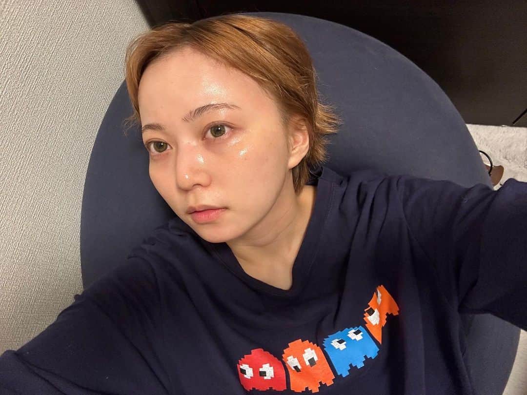 安本彩花さんのインスタグラム写真 - (安本彩花Instagram)「最近は海外ロケが迫っているという事で体調管理、肌管理頑張ってます🥚✨  一週間どのスキンケアセットを持って行くか考えるのがワクワクして楽しいです😁♡  #私立恵比寿中学 #エビ中#安本彩花#丸顔ショートツヤツヤ笑顔担当   #肌活 #スキンケア#肌管理#美肌 #美肌ケア」9月30日 19時00分 - yasumoto_ayaka_official