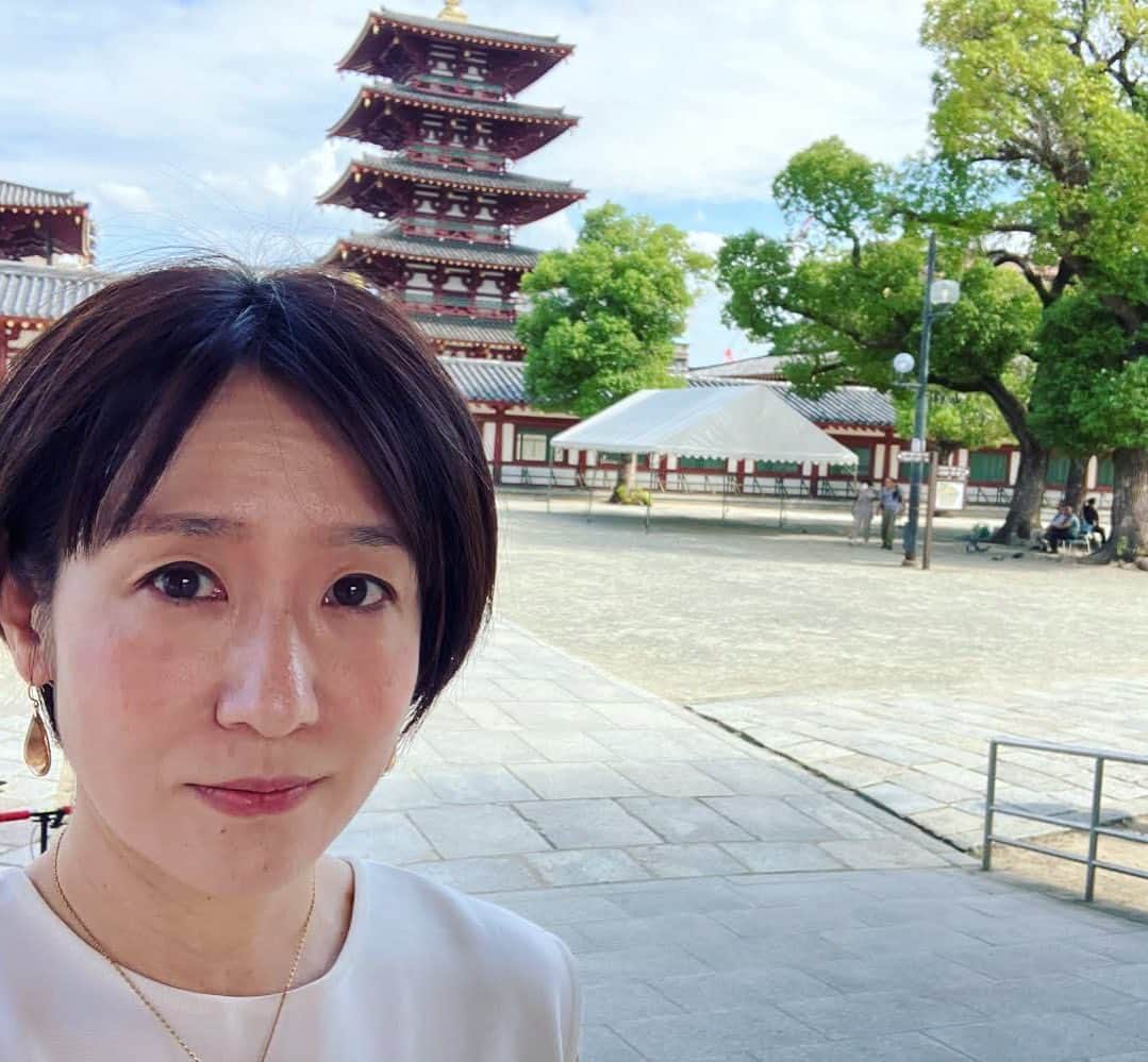 上田悦子のインスタグラム：「母校へ。 講演をさせていただきました☺️  500人の中学生たち。 勉強に忙しい日々を 送っているんだろうな。  がんばって🍀 未来へ羽ばたいて🕊」