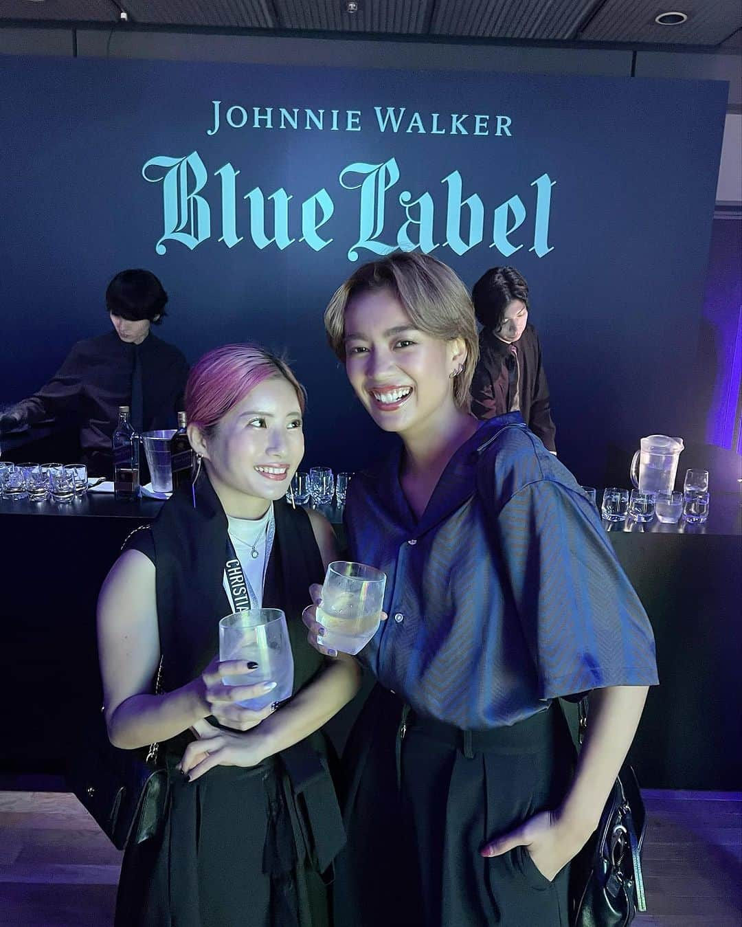 平アスカさんのインスタグラム写真 - (平アスカInstagram)「あやと #ジョニーウォーカーブルーラベル のイベントへ🥃🩵 @johnniewalkerjapan  だいすきなウィスキー片手に音とアートを楽しみましたっ あや @aaaya109 一瞬弾丸東京ありがと❤️ #johnniewalker」9月30日 15時12分 - asucataira