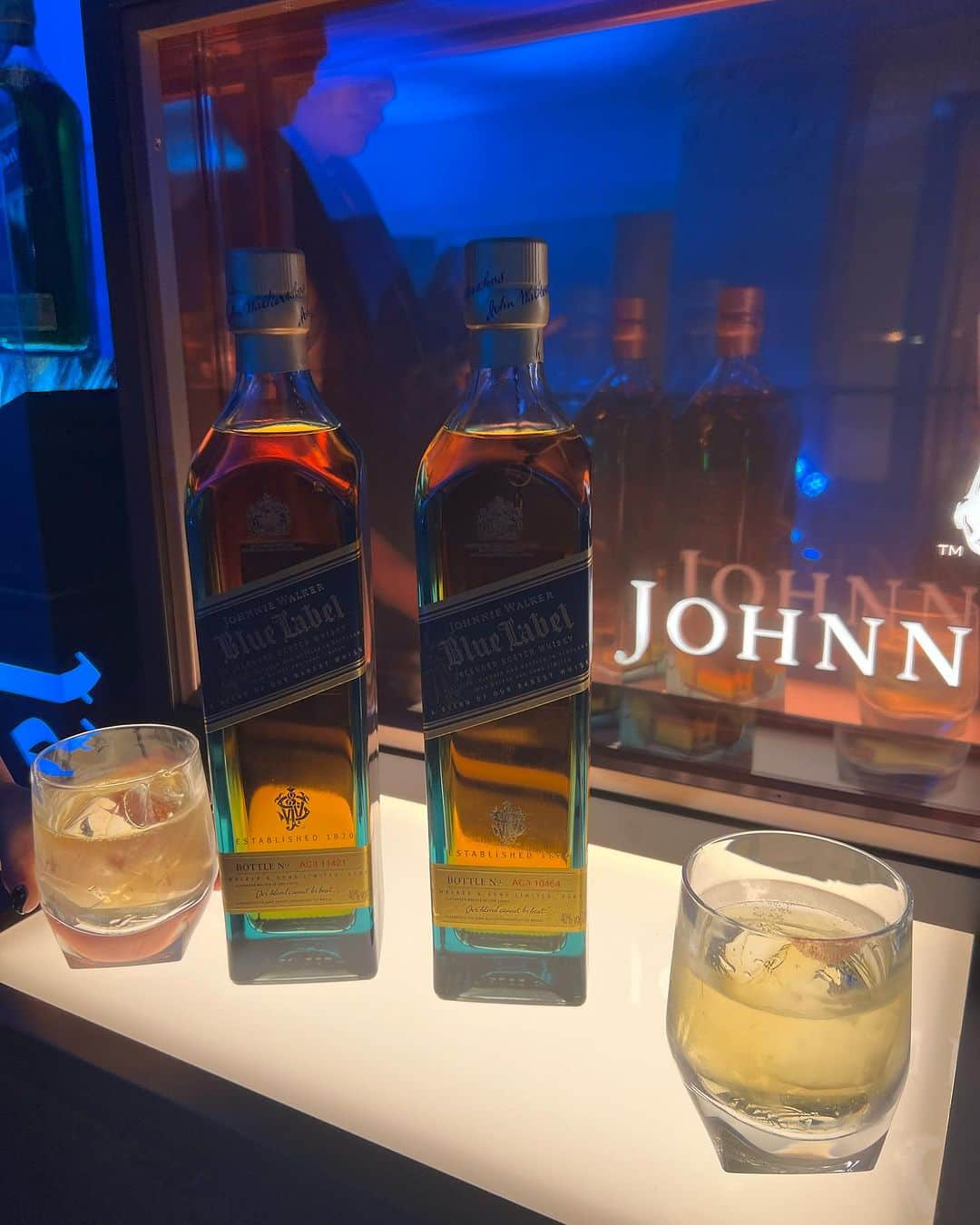 平アスカさんのインスタグラム写真 - (平アスカInstagram)「あやと #ジョニーウォーカーブルーラベル のイベントへ🥃🩵 @johnniewalkerjapan  だいすきなウィスキー片手に音とアートを楽しみましたっ あや @aaaya109 一瞬弾丸東京ありがと❤️ #johnniewalker」9月30日 15時12分 - asucataira