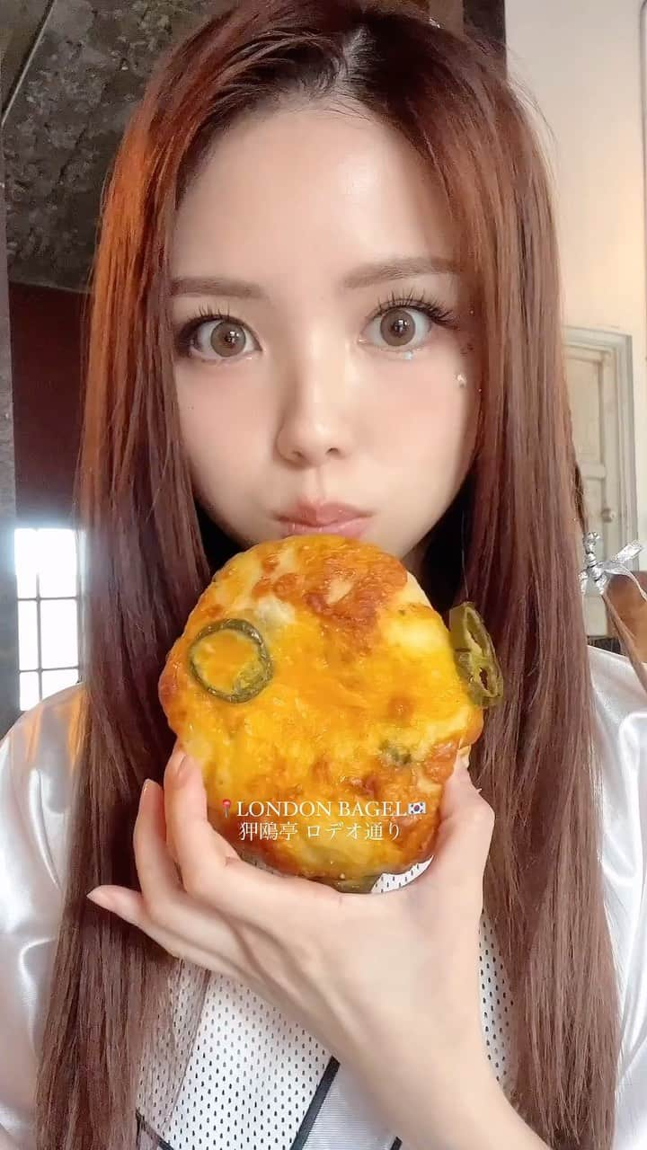 桜井美悠（みゆみゆ）のインスタグラム：「#LONDONBAGEL #ロンドンベーグル  @london.bagel.museum   韓国にあるベーグル屋さん 2.3時間の行列で凄かった🍞 美味しすぎた..No.1」