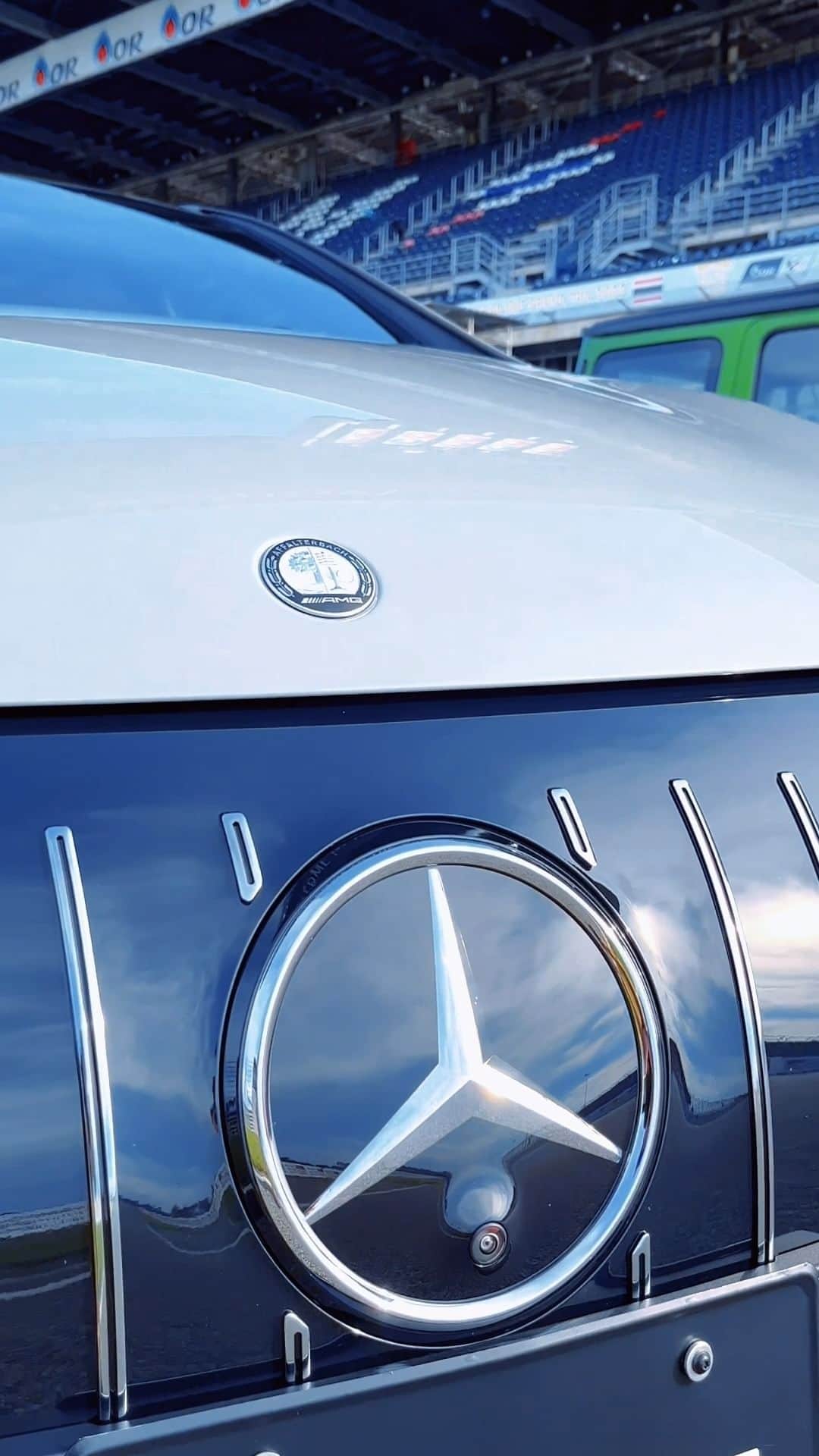 Mercedes-Benz Thailandのインスタグラム：「🏎️ AMG Experience On Track 🏁 ขอต้อนรับทุกคนเข้าสู่โลกแห่งความเร็ว พร้อมรับประสบการณ์ตรงจากนักแข่งระดับโลก และตื่นเต้นไปกับ performance รถยนต์ไฟฟ้า100% คันแรกภายใต้แบรนด์ Mercedes-AMG กับรุ่น EQE 53 4MATIC+ มาร่วมสัมผัสความแรง ทะลุ 600 แรงม้าไปพร้อมกัน 💥💥💥  #AMG #AMGExperienceOnTrack #MercedesBenzThailand」