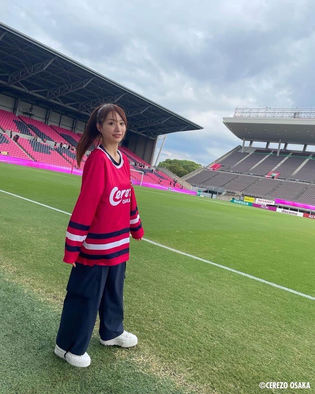 池田愛恵里のインスタグラム：「きょうは待ちに待った一か月ぶりのホームゲーム☺️🌸 きょう先着10,000名様プレゼントの、日本ハムオリジナルホッケーシャツ！ セレ女デーでいろんなイベントもあるし、ファイターズガールさんもゲストに来ていただいたり！ いろんなイベント盛りだくさん🌸  スタジアムでお待ちしてます✊ 頑張れセレッソ！ #セレッソ大阪」