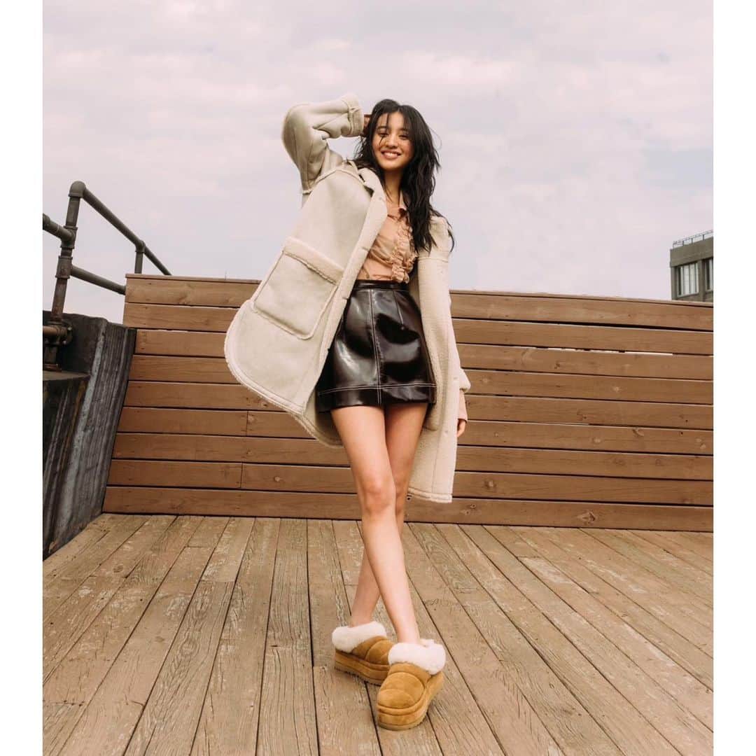 kokiのインスタグラム：「@ugg @uggjapan 🥰 ニューヨークで撮影させて頂いた時のキャンペーンのルックです❤️  高さのあるプラットフォームがファッショナブルなTazzlita、履き心地抜群です💗 この柔らかいコートはこれからの寒い季節にぴったりです！  Lots of love to the team ☺️」