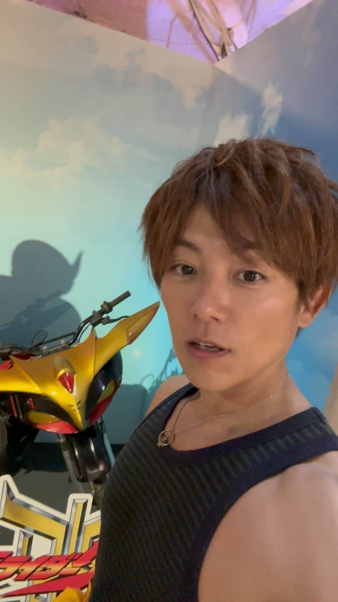 杉浦太陽のインスタグラム：「東映太秦映画村にて、仮面ライダーたちと✌️ 僕は仮面ライダーも大好きです👌  #東映太秦映画村 #歴代仮面ライダーたち #ウルトラマンですが仮面ライダーも大好きだよ✌️」