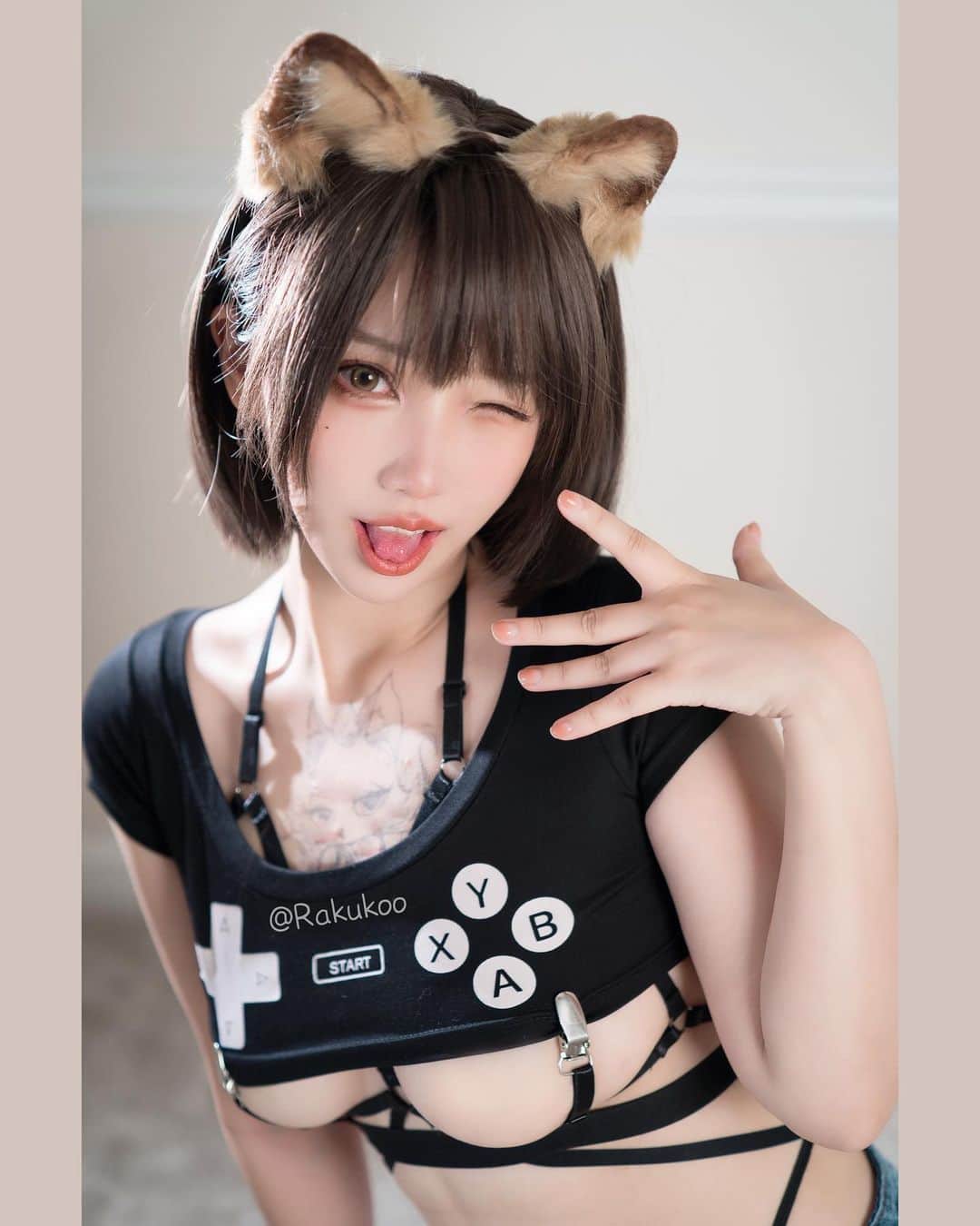 犬神洛洛子さんのインスタグラム写真 - (犬神洛洛子Instagram)「Happy Moon Festival 🌕💛October photoset is available on my Afdian 👀  #shorthair #catgirl #cosplaygirl」9月30日 15時35分 - rakukoo