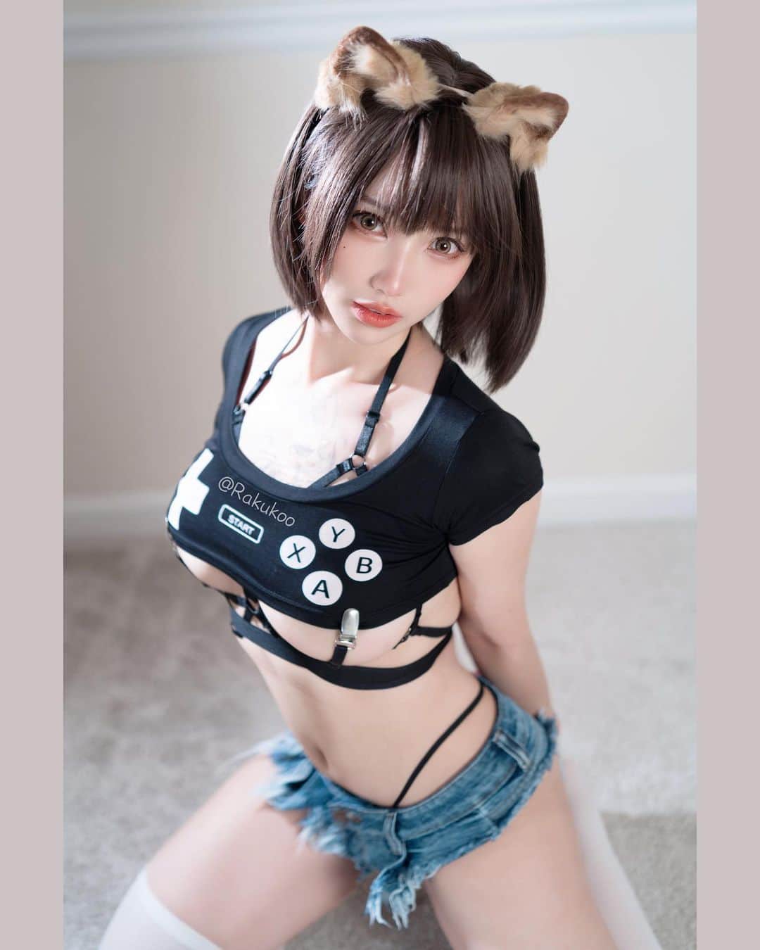 犬神洛洛子さんのインスタグラム写真 - (犬神洛洛子Instagram)「Happy Moon Festival 🌕💛October photoset is available on my Afdian 👀  #shorthair #catgirl #cosplaygirl」9月30日 15時35分 - rakukoo