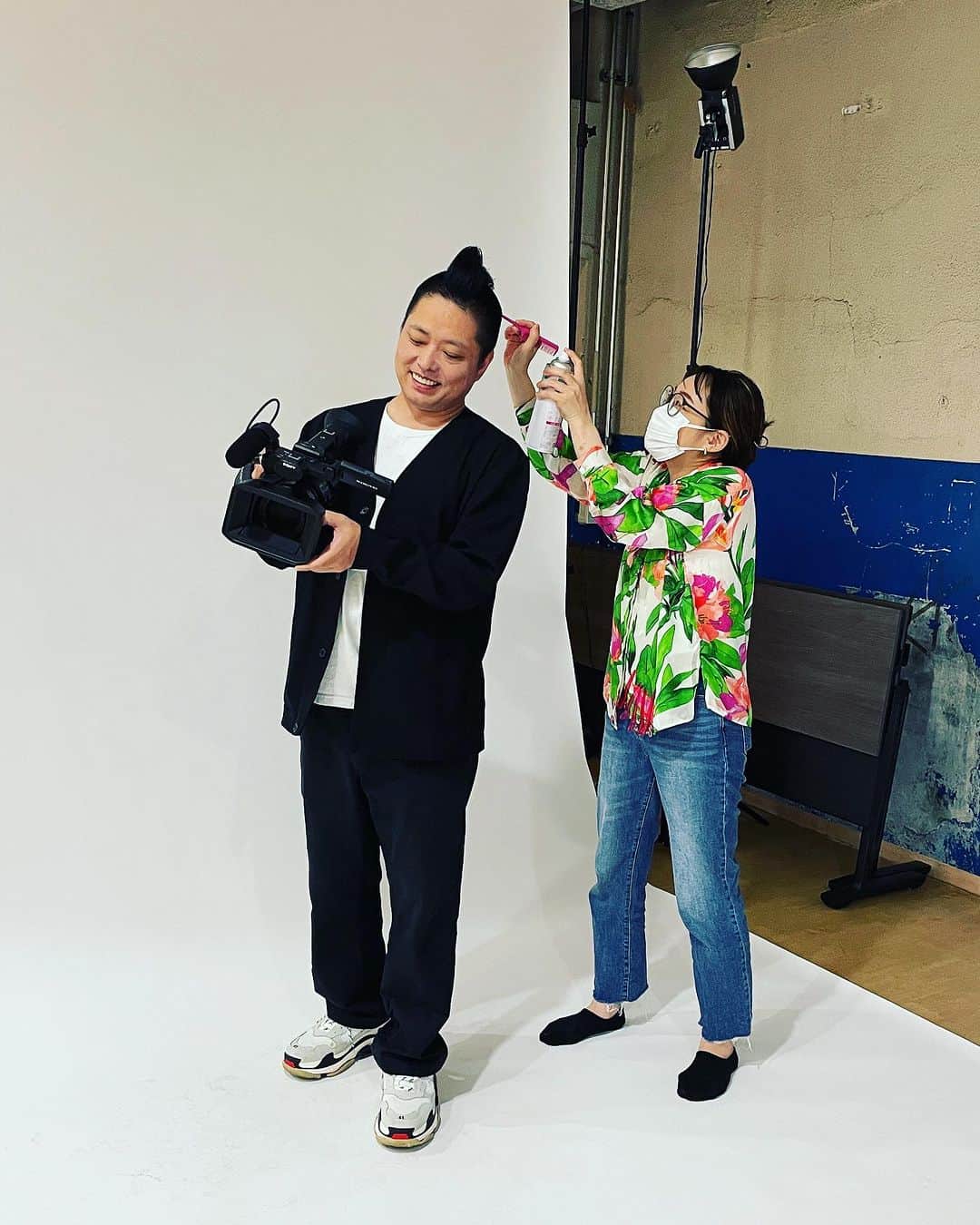 キャプテン★ザコさんのインスタグラム写真 - (キャプテン★ザコInstagram)「マネージャーから連絡ありまして「映像ディレクターとしての宣材写真を撮っておいてください」との事でヒャッハー的な要素一切なしで参加してきました📷  逆に普通が慣れてなくて緊張するわw  #映像制作  #映像編集 #宣材写真 #吉本 #スチール撮影  #sony  #z190」9月30日 15時31分 - captainzako