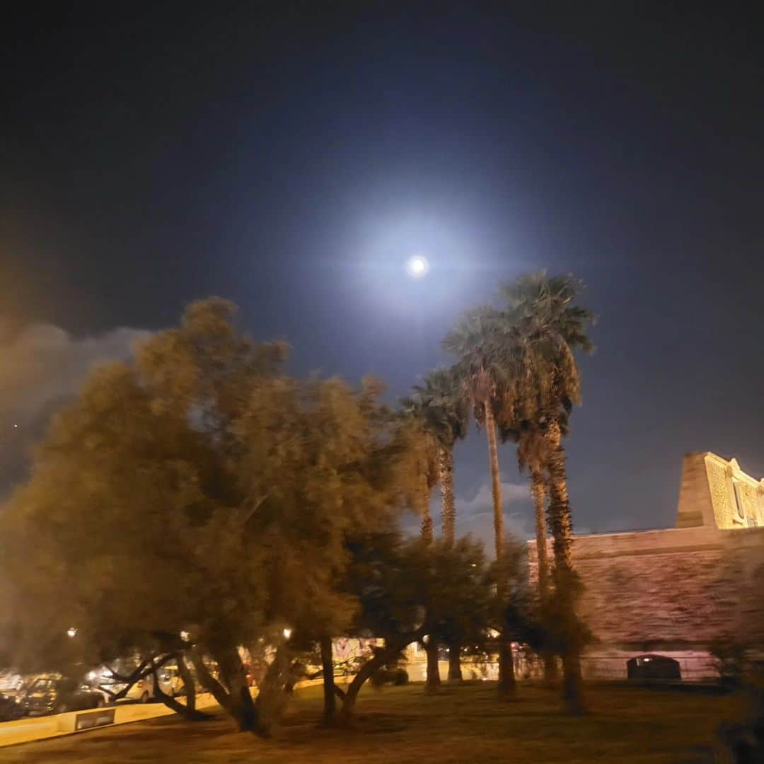 ソ・テファさんのインスタグラム写真 - (ソ・テファInstagram)「이탈리아는 어제 추석 ㅎㅎ 바리(bari)에서  보는 보름달. 불금. #이탈리아 #추석 #대보름달 #불금 #바리 #bari #puglia」9月30日 15時37分 - suh0331