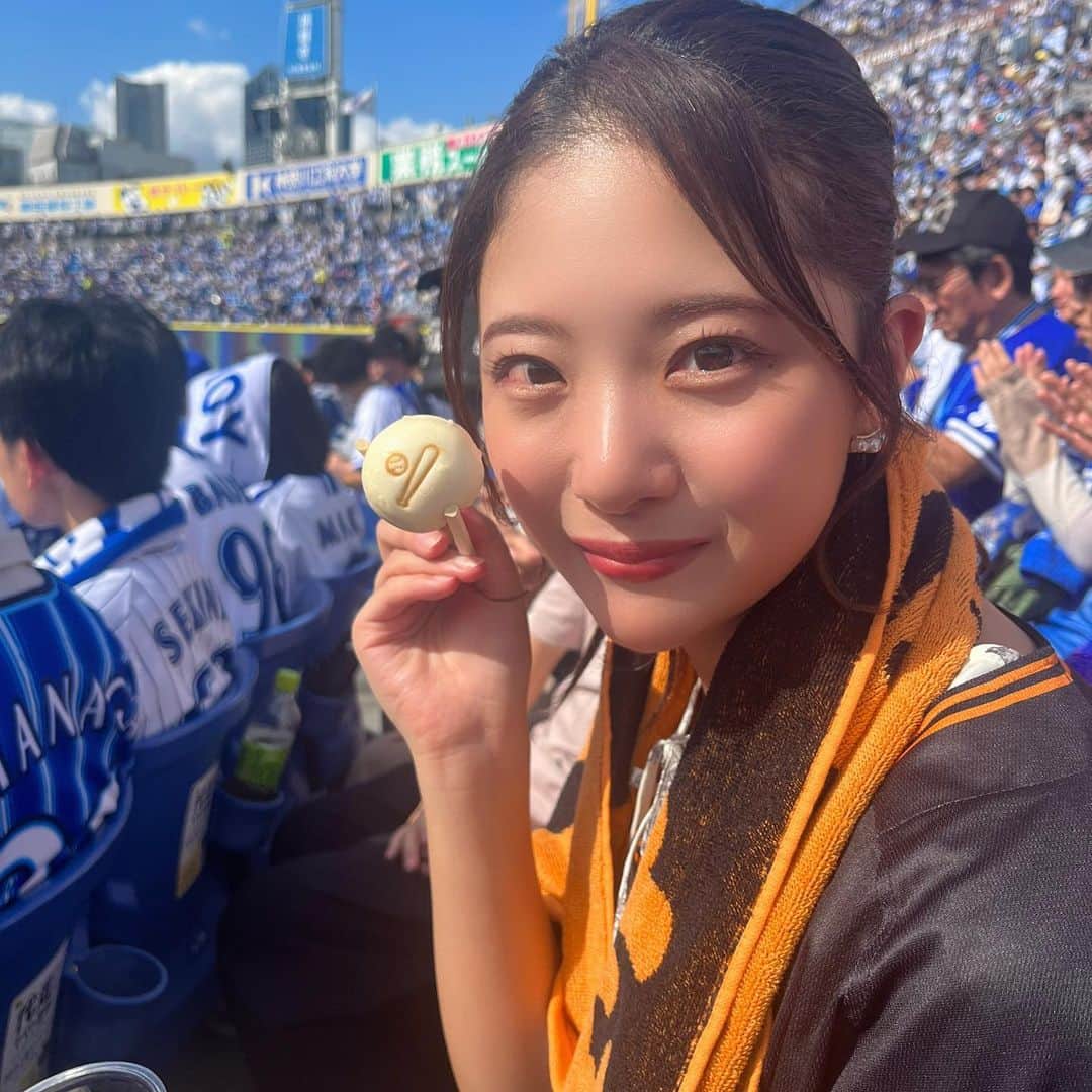 山田杏奈のインスタグラム：「この前初めて横浜スタジアムに行きました⚾️ 今シーズンは8試合も球場に観に行ってました！  なかなか投稿できていませんが毎日元気に働いてます💪🏻✨  #ジャイアンツ  #ジャイアンツ女子 #g党  #野球女子 #野球観戦  #giants」