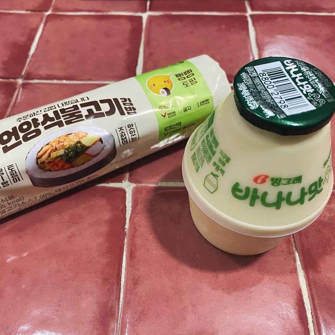 安達雅哉さんのインスタグラム写真 - (安達雅哉Instagram)「. 食。in韓国🇰🇷 ⁡ #テラビール  #ティコ  #キムチ #カルグクス  #フライドチキン #ジャージャー麺  #ヤンコチ  #キンパ  #バナナ牛乳 #サムギョプサル」9月30日 15時41分 - adachimasaya